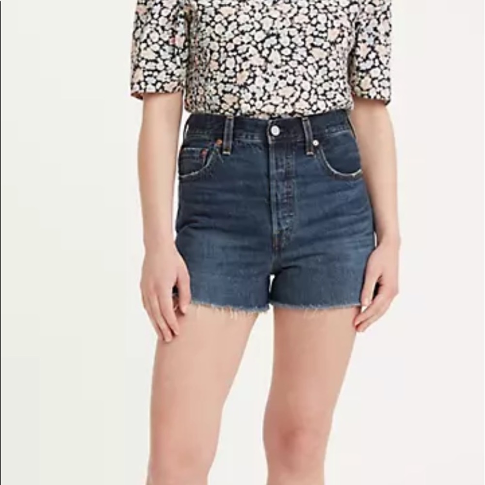 Levi’s Premium Ribcage Women’s Shorts